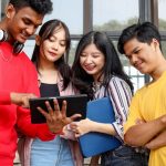 Bagaimana daya tarik fisik memengaruhi penilaian akademis mahasiswa menurut riset