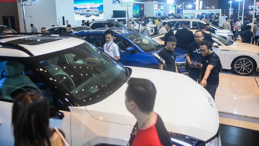 5-tips-membeli-mobil-baru-di-pameran-otomotif