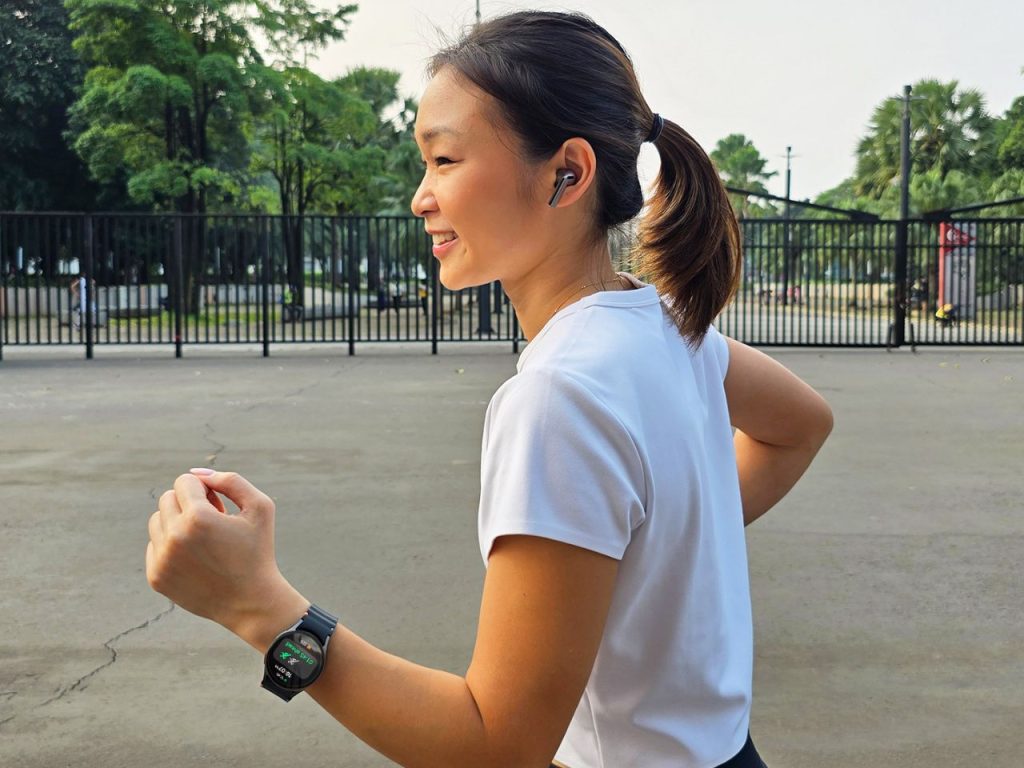 ini-fitur-fitur-galaxy-ai-di-samsung-galaxy-watch7-dan-buds3-pro-yang-bisa-temani-kamu-berlari  