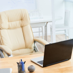 6 Cara Menyambungkan Laptop ke Proyektor dengan Mudah