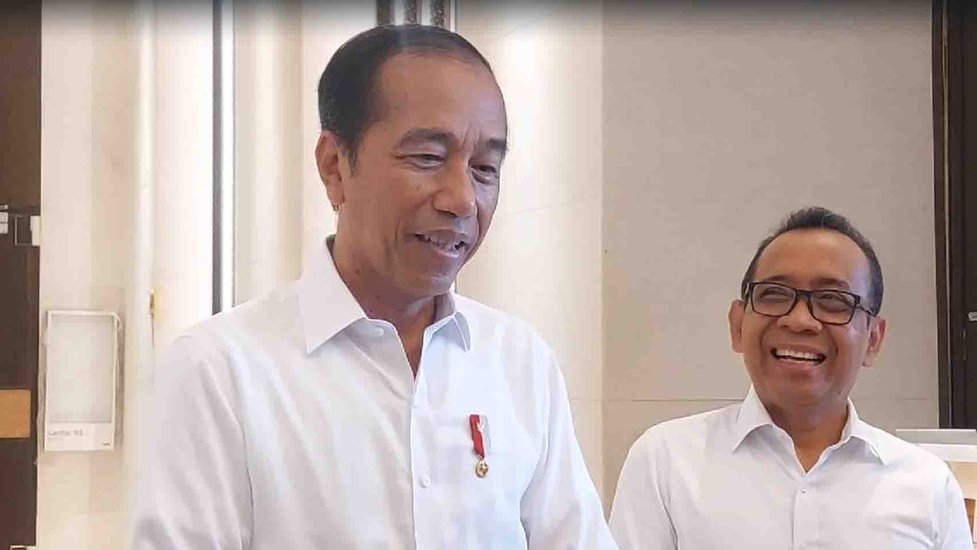 curhat-jokowi:-mk-buat-putusan,-yang-ramai-tetap-si-tukang-kayu