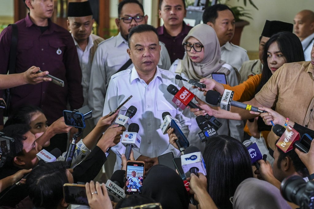 dpr:-putusan-mk-soal-syarat-pencalonan-cakada-final-&-mengikat