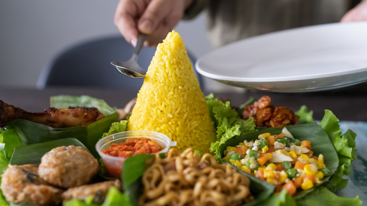 bumbu-nasi-kuning-instan-yang-enak,-pakai-ini-aja-bun!-rempahnya-berasa