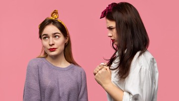 4-cara-mengatasi-konflik-dengan-teman-tanpa-merusak-hubungan,-menurut-psikolog!