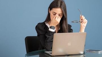 5-zodiak-yang-pura-pura-tegar-dan-kuat-saat-diterpa-masalah