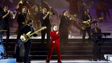 louis-gabriel-nouchi-rancang-700-kostum-untuk-upacara-pembukaan-paralimpiade-paris-2024