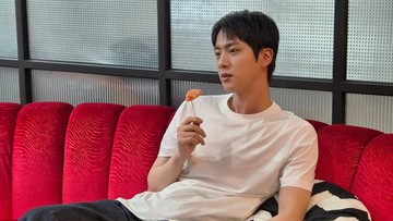 jin-bts-tampil-dalam-variety-show-netflix-kians-bizarre-bdanb