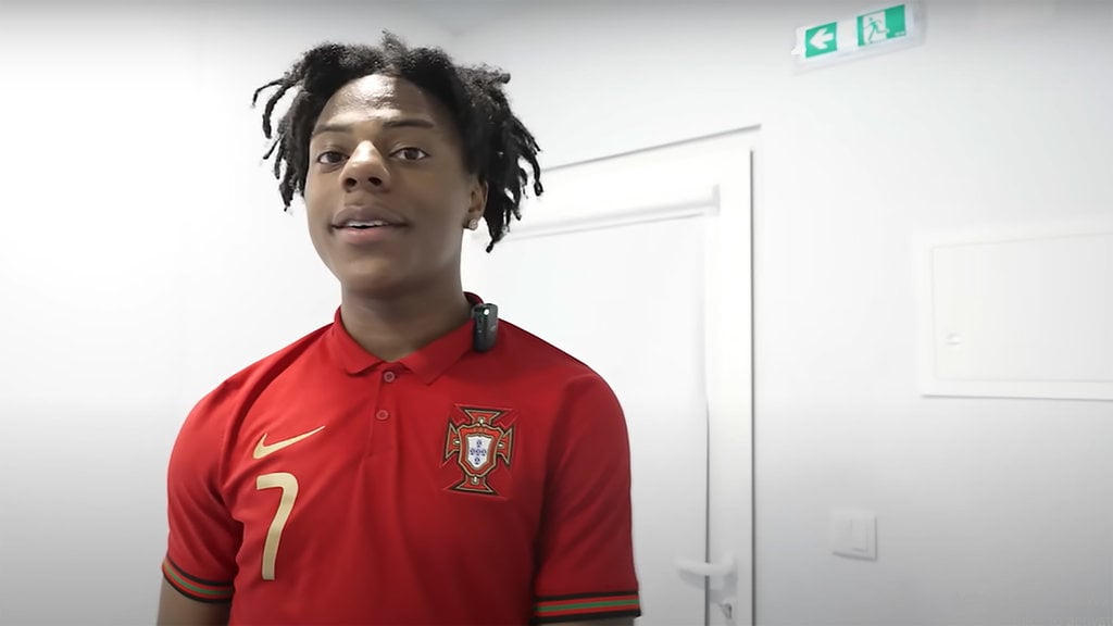 siapa-ishowspeed-yang-live-streaming-di-indonesia-pakai-batik?