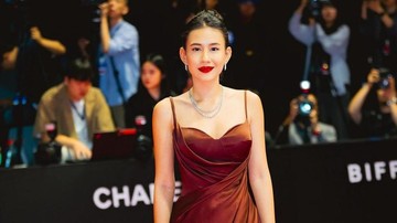 shenina-cinnamon-tampil-menawan-di-busan-international-film-festival-2024