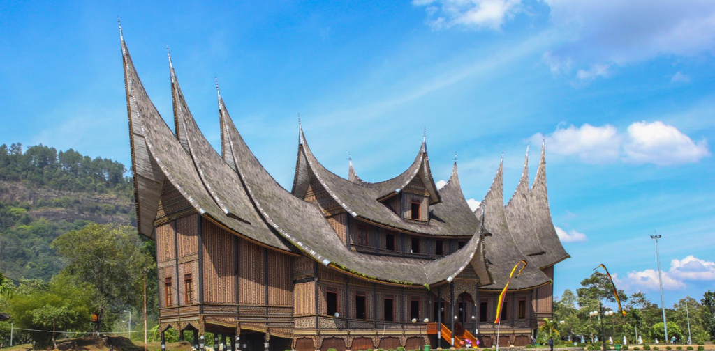 menyelamatkan-rumah-adat-dengan-asap-cair