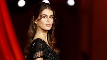 artis-hollywood-tampil-berkelas-di-academy-museum-gala-2024,-kaia-gerber-hingga-selena-gomez