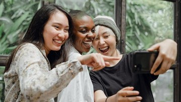 5-perbedaan-cara-milenial-dan-gen-z-gunakan-media-sosial,-kamu-termasuk-yang-mana?