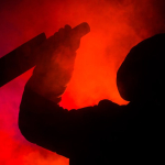 Seperti ‘trick or treat’, film horor adalah ciri khas Halloween−tapi mengapa harus berdarah-darah?