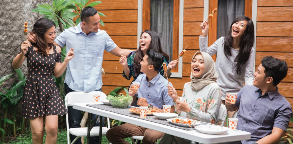 6-cara-menjaga-kesehatan-otak-di-usia-20-30an:-rajin-bersosialisasi-bantu-rawat-ingatan