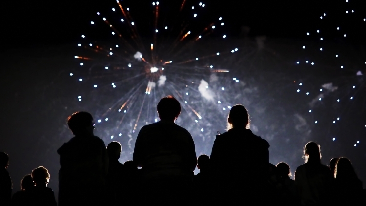 ucapan-selamat-tahun-baru-untuk-sahabat,-mulai-dari-yang-lucu-sampai-bikin-terharu