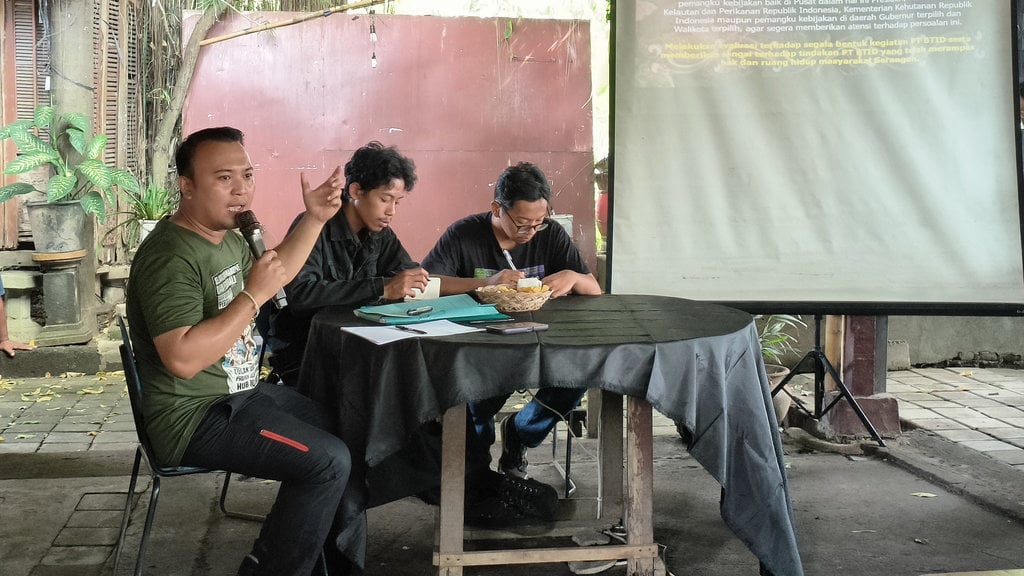 walhi-bali-kecam-pt-btid-pasang-pagar-pelampung-di-serangan