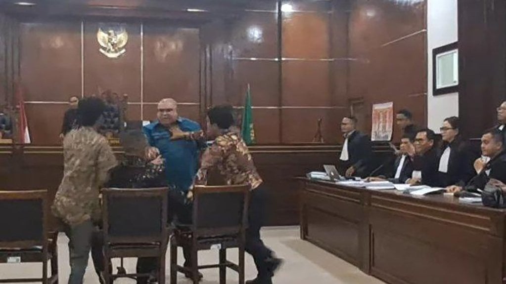 razman-arif-buat-ricuh-persidangan-hotman-paris-di-pn-jakut