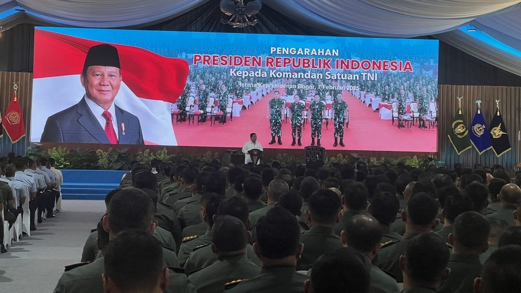 prabowo-ke-1.004-dansat-tni:-melindungi-adalah-dengan-kekuatan