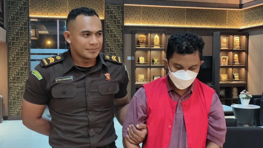 kejati-bali-tangkap-buron-penipuan-dana-rp230-juta-milik-46-pmi