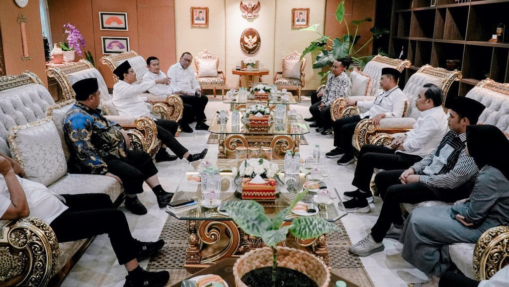 gus-ipul-ajak-4-bupati-jatim-pakai-dtsen-untuk-atasi-kemiskinan