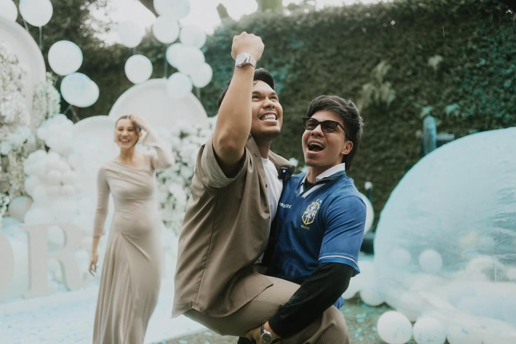 thariq-aaliyah-gelar-acara-gender-reveal,-reaksi-atta-halilintar-curi-perhatian.-seneng-banget!