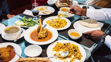 3-jenis-makanan-yang-perlu-dibatasi-saat-makan-sahur-dan-alasannya