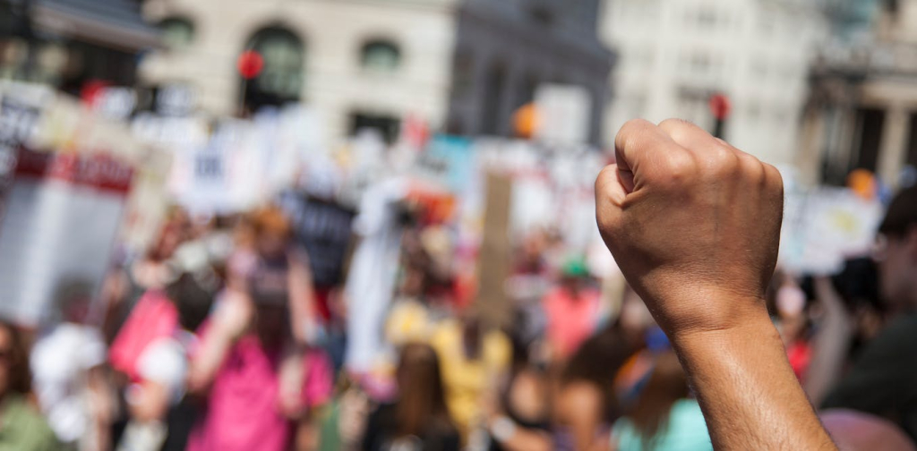 komunikasi-‘tone-deaf’-pemerintah:-kritik-dianggap-ancaman,-dialog-dibalas-candaan