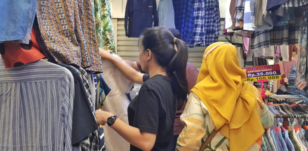 demam-‘thrifting’-kalangan-gen-z:-sekadar-trendi-atau-benar-benar-berkelanjutan?