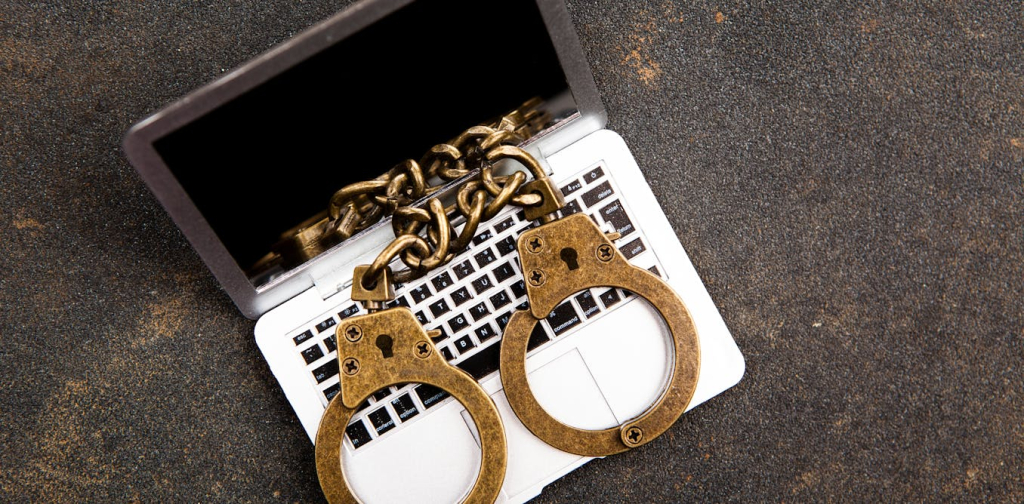 putusan-mk-berikan-angin-segar,-tapi-uu-ite-tetap-bermasalah