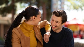 6-kebiasaan-ini-kerap-dilakukan-pria-saat-mereka-jatuh-cinta,-apa-saja?