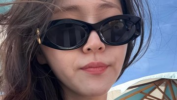 kim-ji-eun-habiskan-waktu-liburan-di-bali,-pesona-cerahnya-menyatu-dengan-alam!