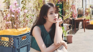 iu-ajak-nostalgia-bersama-di-comeback-album-remake-a-flower-bookmark-3