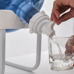 Air galon isi ulang rentan tercemar bakteri dan mikroplastik: Masihkah layak minum?