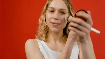 mengenal-blush-stacking,-tren-makeup-yang-hits-di-kalangan-selebriti-dan-influencer
