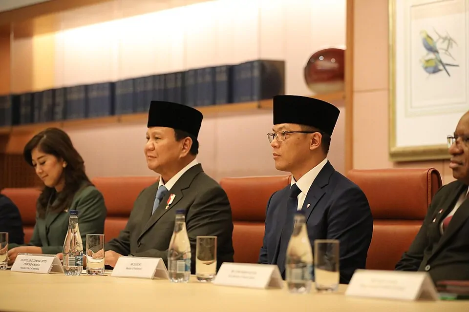 glow-ish-anak-ideologis