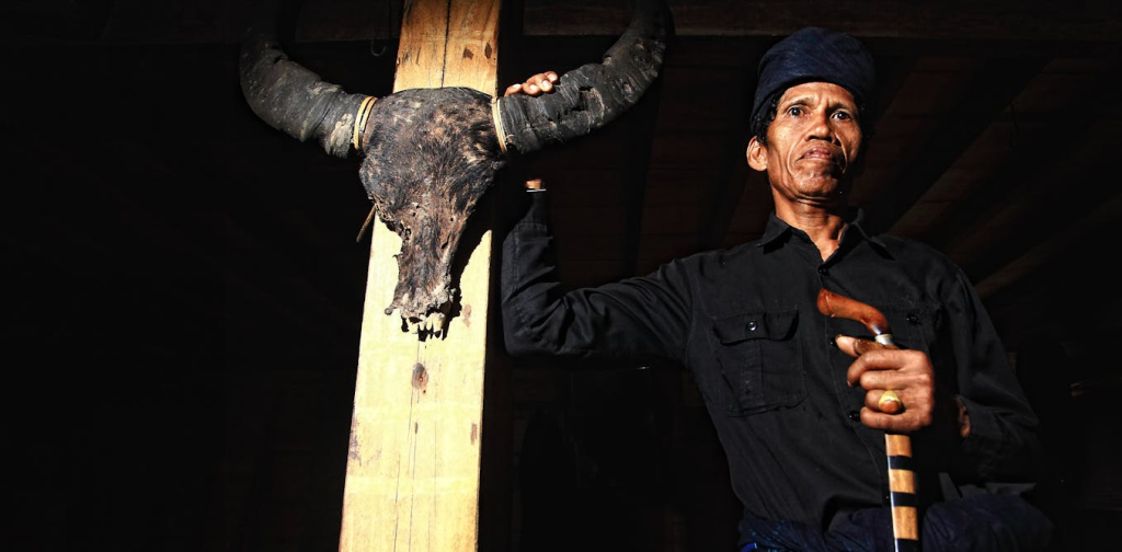 riset:-bagaimana-ekspresi-adat-menentukan-arah-politik-lokal