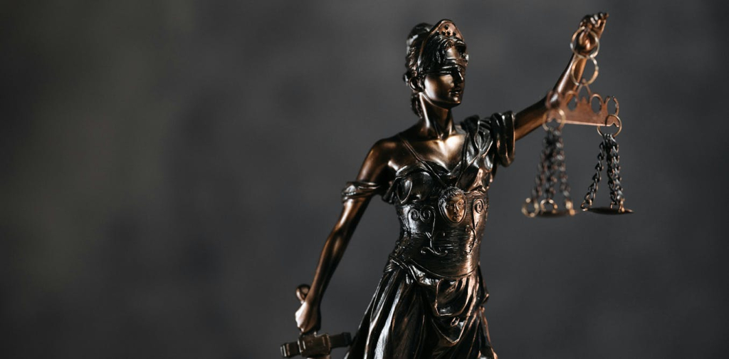 abolisi-tom-lembong-dan-amnesti-hasto-kristiyanto:-keputusan-hukum-bermuatan-politis