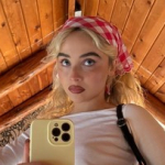 gaya-sabrina-carpenter