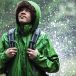 9 Jaket Mendaki Gunung yang Tahan Angin dan Air!