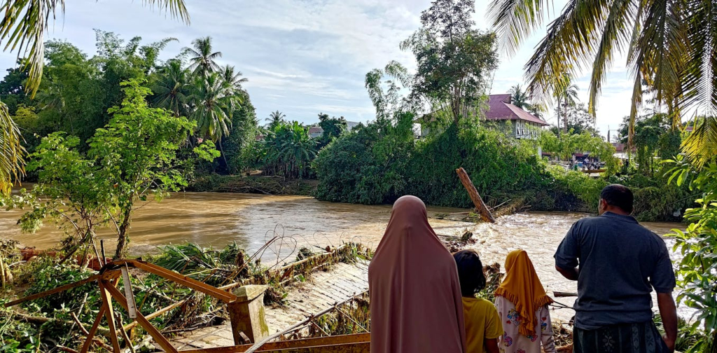 banjir-bandang-sumatra:-kekerasan-tak-terlihat-yang-menjadi-bom-waktu-mematikan