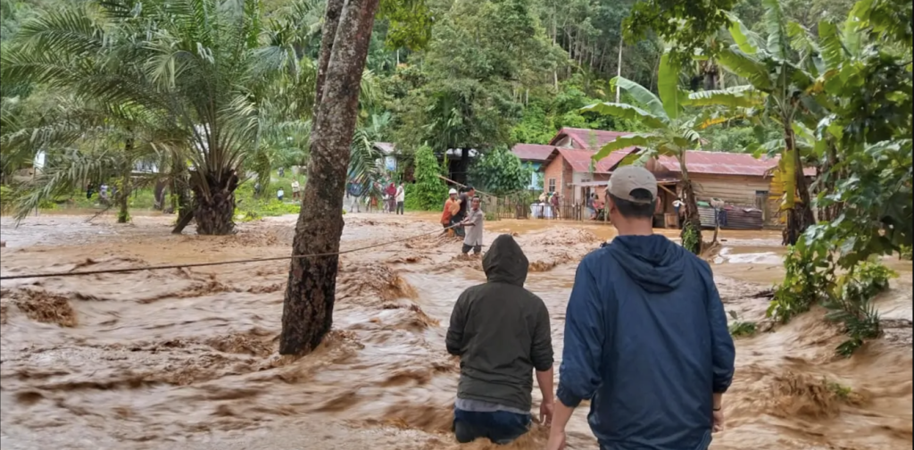 banjir-sumatra:-respons-pemerintah-minim-kemauan-politik,-pemulihan-diputuskan-secara-tergesa