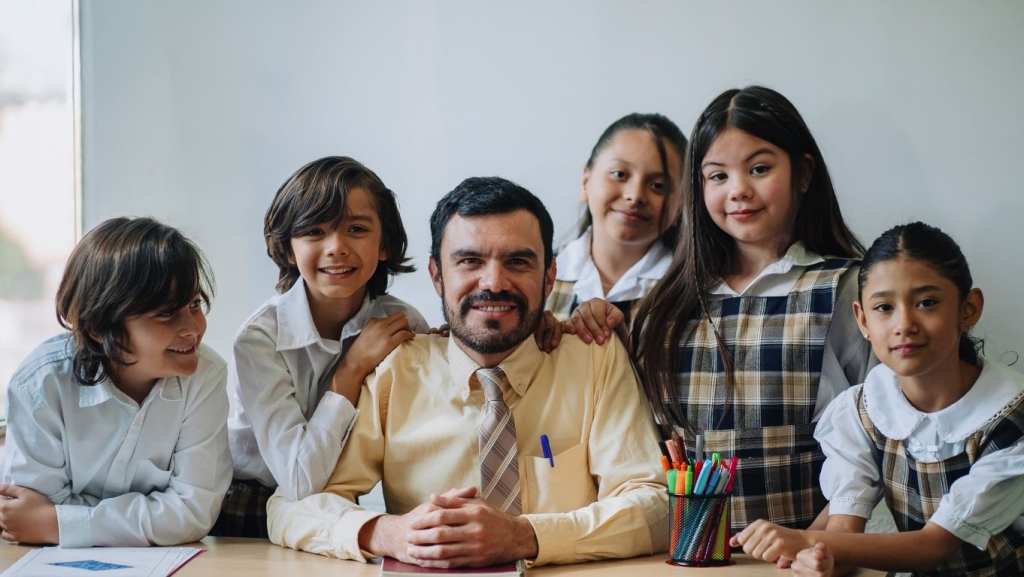 kpai-ambon:-kebijakan-&-kontribusi-dalam-melindungi-anak-di-kota-ambon-dan-maluku