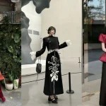 10 Padu Padan Bernuansa Merah Ala Imlek. Bisa Dipakai ke Kantor Maupun Jalan-jalan Santai