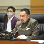 budaya-politik-tak-tahu-malu:-mengapa-politikus-bermasalah-enggan-mundur-dari-jabatannya?