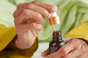 dosis-kecil-ganja-diduga-bisa-perlambat-penurunan-kemampuan-berpikir-pasien-alzheimer