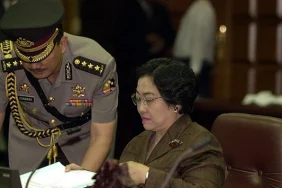 sekolah-kekuasaan,-ajudan-naik-takhta