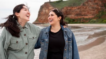 ciri-kepribadian-perempuan-yang-punya-1-sahabat