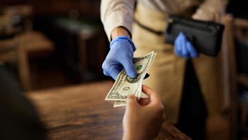 ciri-kepribadian-orang-yang-suka-memberi-tip