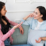 zodiak-yang-paling-oversharing-dan-sulit-simpan-rahasia