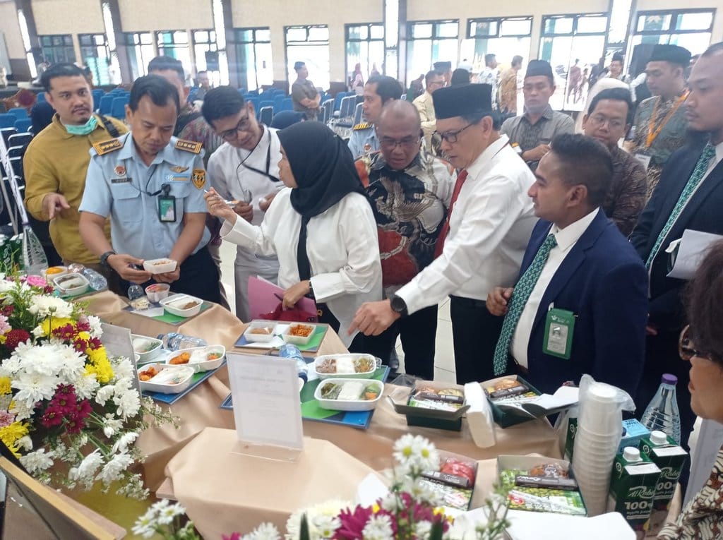 menu-rendang-diganti-ayam-dan-ikan-bagi-jch-embarkasi-palembang